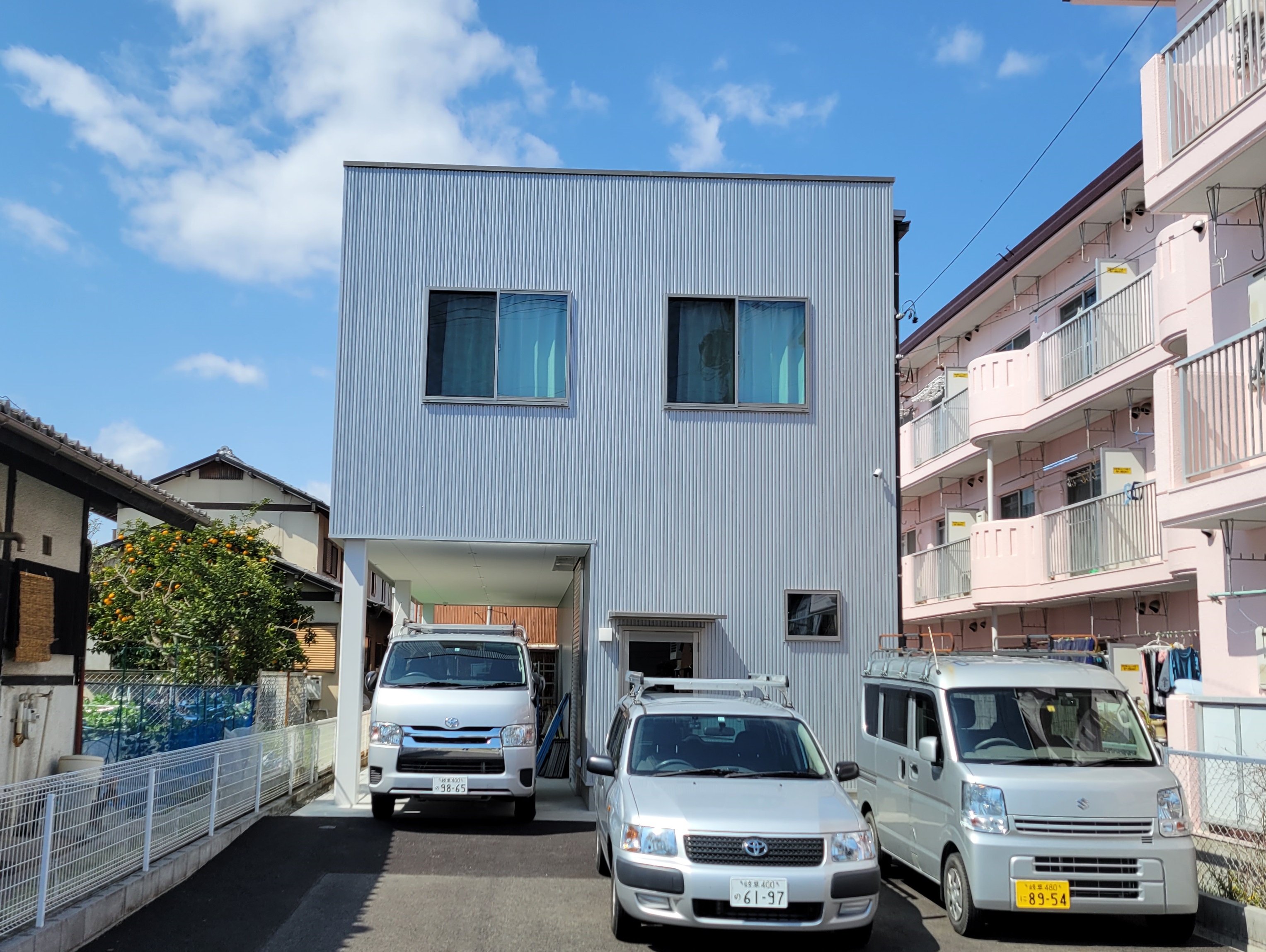 新しい社屋(倉庫)です