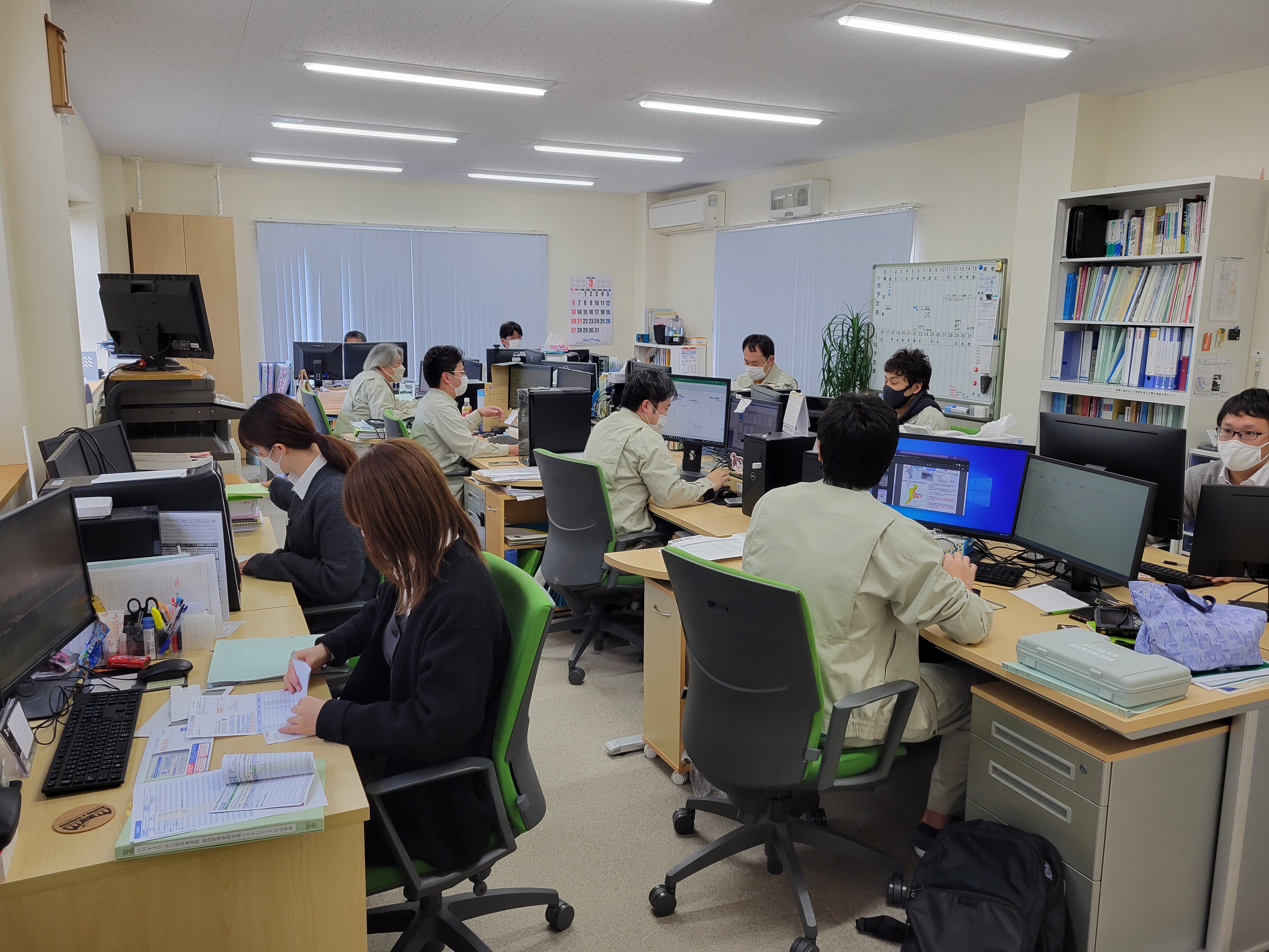 社内の就業風景